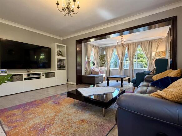 4 bed Detached to rent Image 7