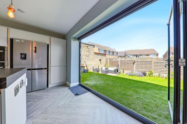 4 bed Detached for sale Image 10