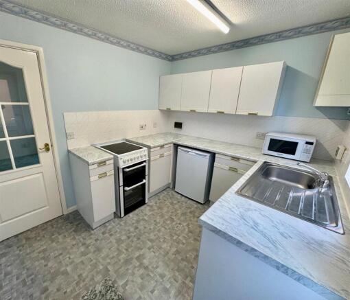 Kitchen 2.jpg