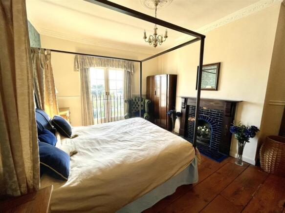 PRINCIPAL BEDROOM