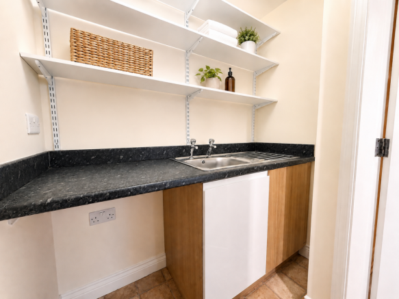 5 bed Town House for sale Image 10