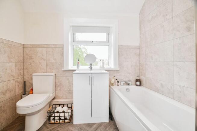 3 bed Semi-Detached for sale Image 8