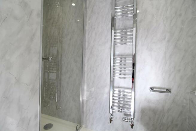 ensuite.jpg