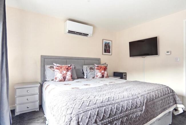 2 bed Semi-Detached for sale Image 10