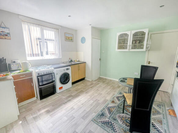 3 bed Semi-Detached for sale Image 6