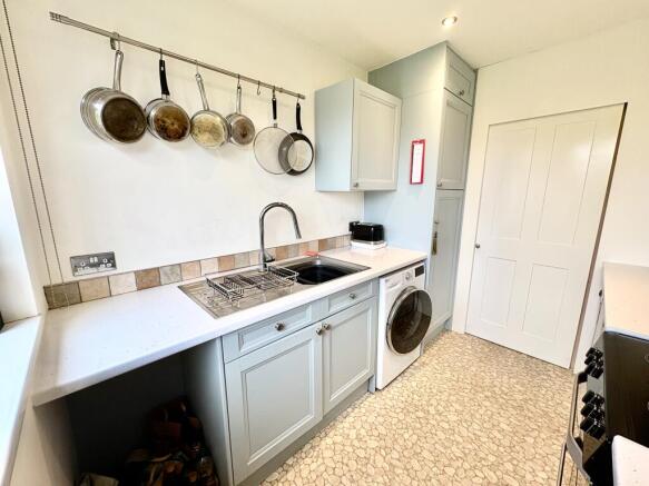 2 bed Semi-Detached Bungalow for sale Image 8