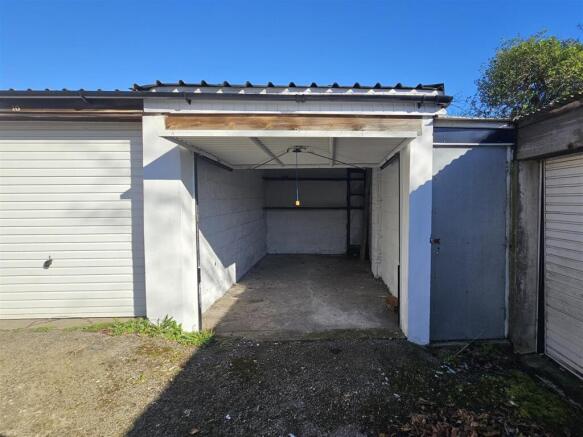 2 - Garage Kensington Road.jpg