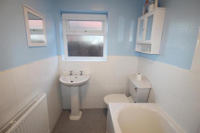 Eccleston Court, flat 2 - Bathroom 2.JPG