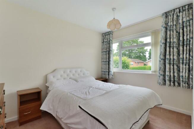 3 Rowland Close - (18).jpg