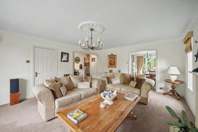5 bed Detached for sale Image 6