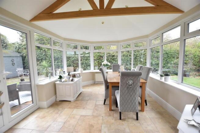 CONSERVATORY/DINING ROOM