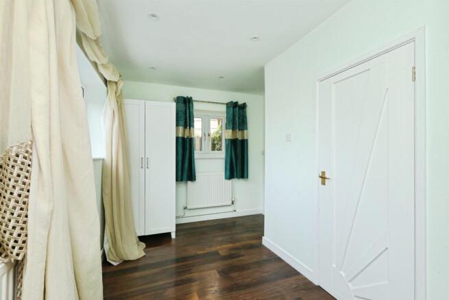 3 bed Semi-Detached for sale Image 7