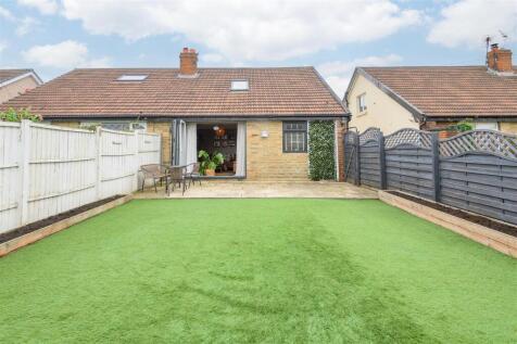 Elsinore Avenue, Elland HX5