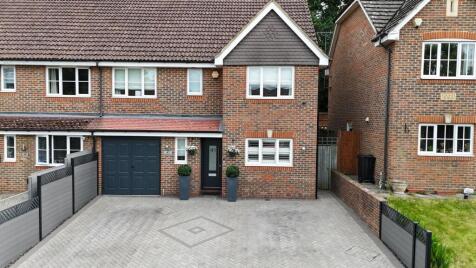 Woodcock Court, Three Mile Cross, RG7