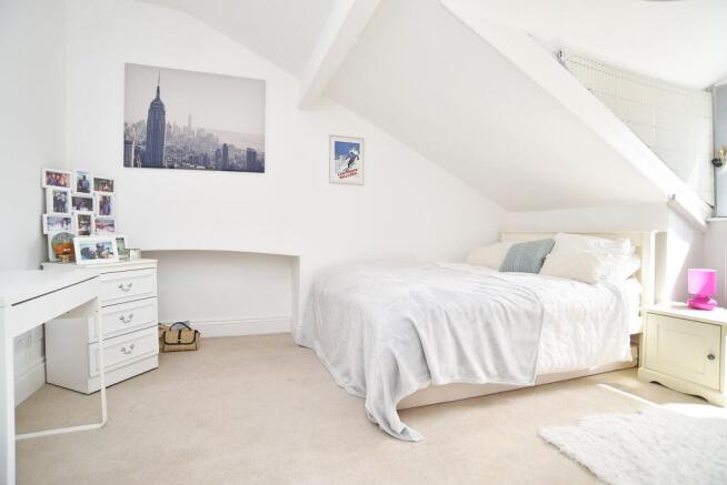 4 bed Flat for sale Image 11