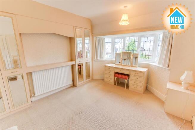 PRINCIPLE BEDROOM: