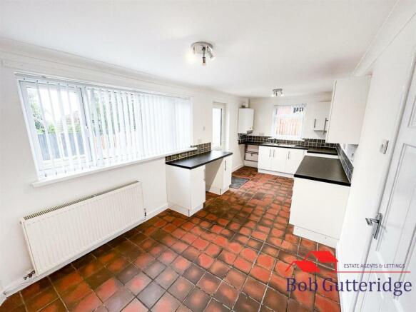 FITTED KITCHEN / DINER