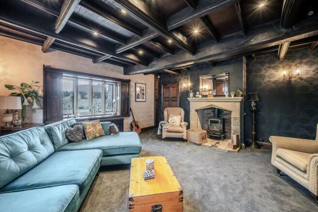 6 bed Detached for sale Image 9