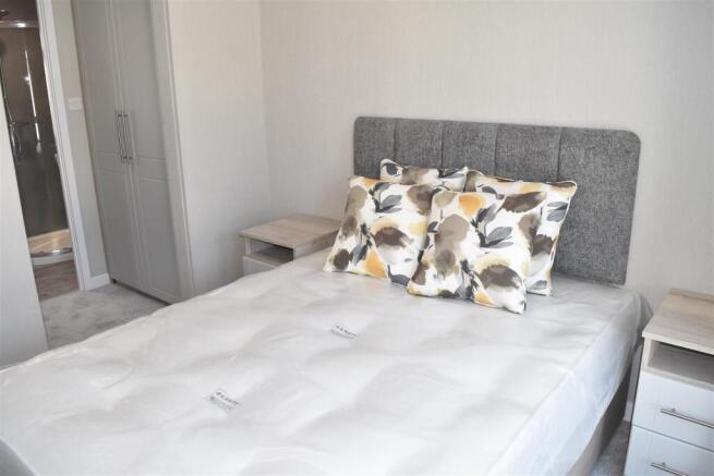2 bed Park Home for sale Image 10