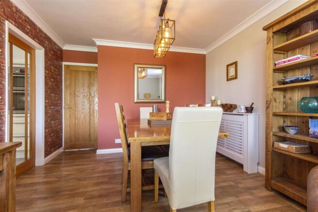 Lounge/Dining Room