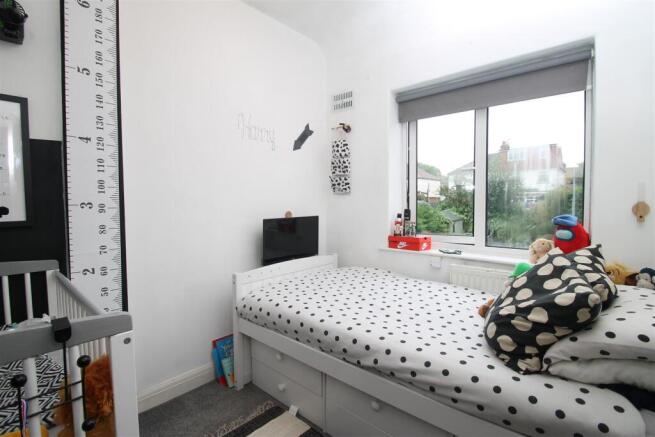 bedroom 2.JPG