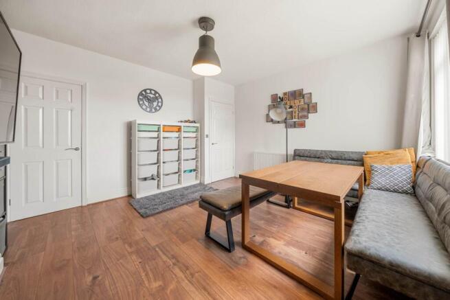 4 bed Semi-Detached for sale Image 9