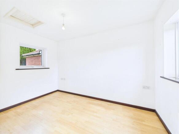 Neville Close, Saham Toney photo 5