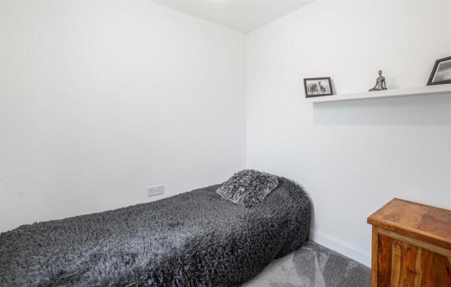Bedroom 4a.jpg
