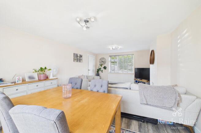 3 bed Semi-Detached for sale Image 5