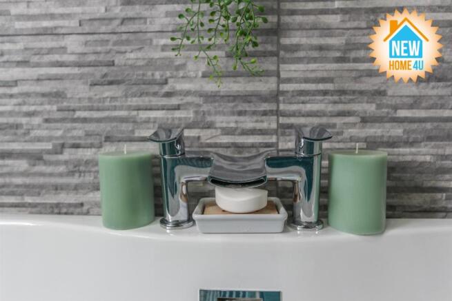 FAMILY BATHROOM: