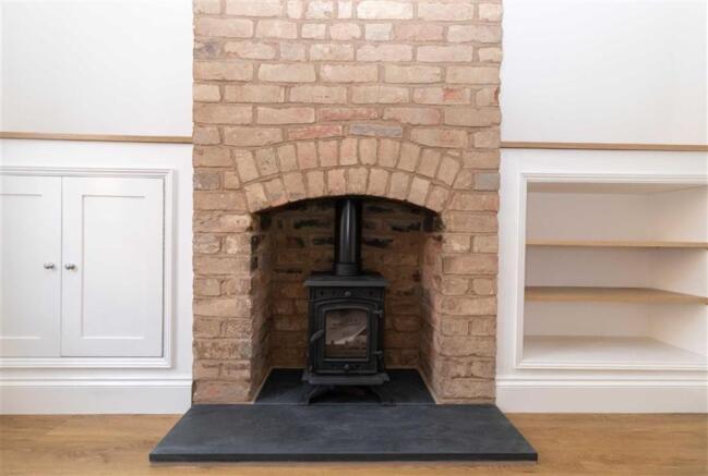 LOG BURNING STOVE