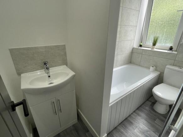 2 bed Terraced to rent Image 7