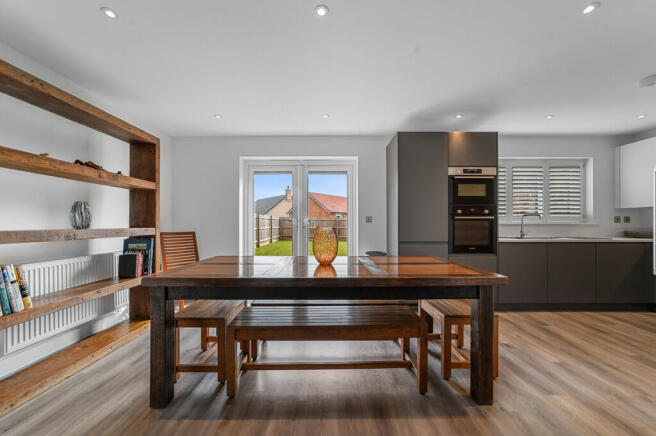 2 Chestnut Close photo 2