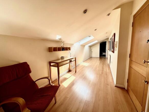 2 bed Apartment to rent Image 5