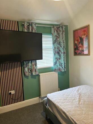 4 bed House Share to rent Image 4
