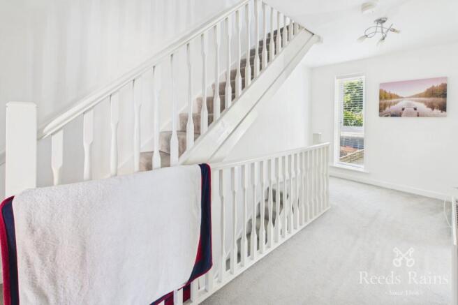 5 bed Semi-Detached to rent Image 12