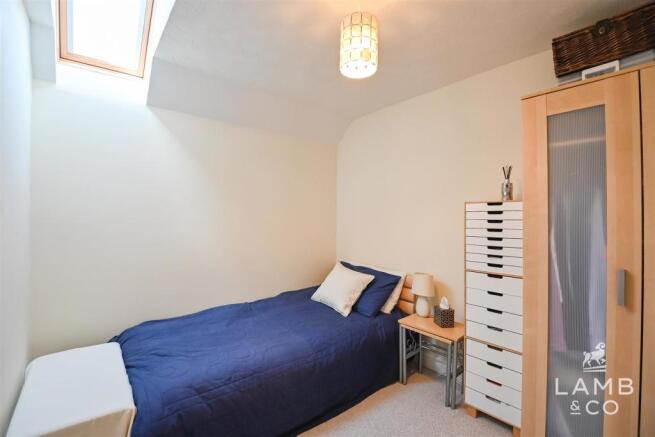 BEDROOM 4: