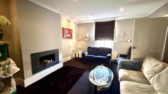 DOUBLE ASPECT LOUNGE