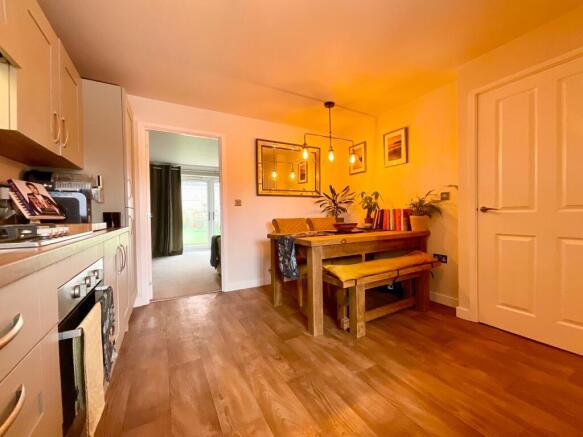 3 bed Semi-Detached for sale Image 9