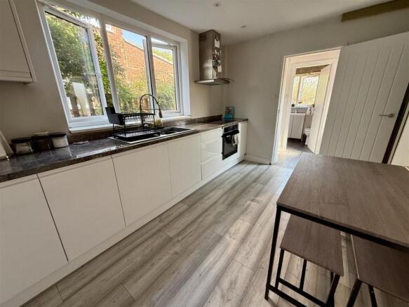 3 bed Semi-Detached for sale Image 7