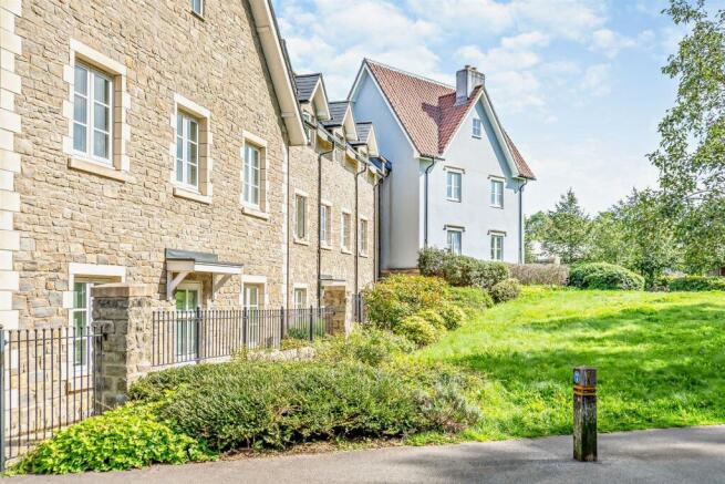 Barnhill Court