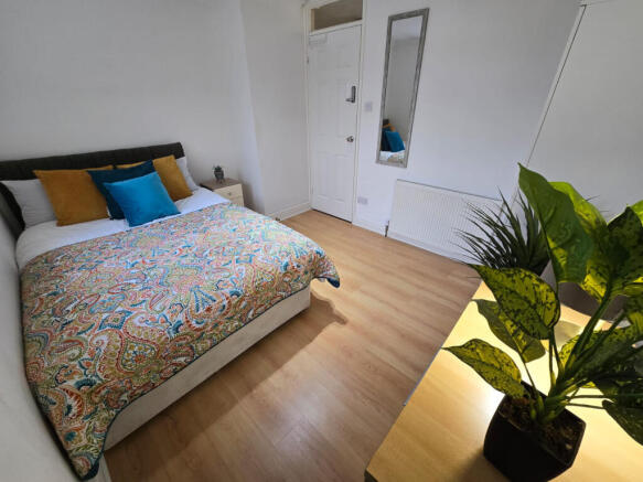 1 bed House Share to rent Image 6