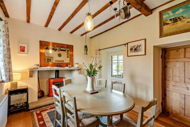 6 bed Detached for sale Image 8