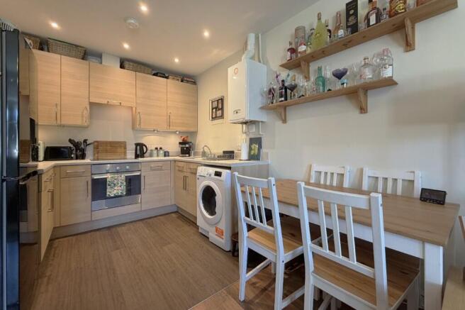2 bed Flat for sale Image 5