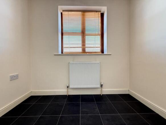 4 bed Semi-Detached for sale Image 11