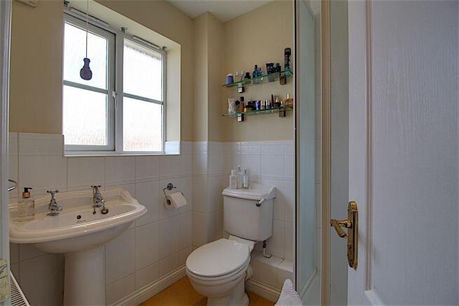 Ensuite to Bed 1