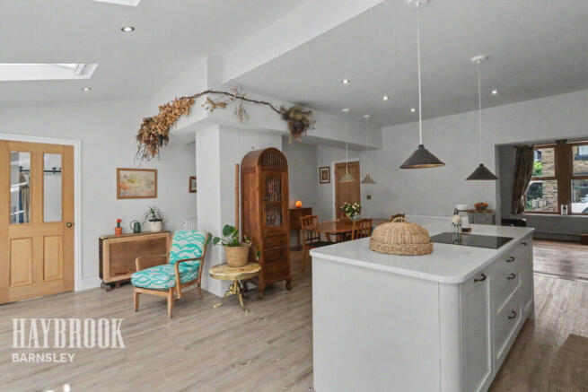 4 bed Semi-Detached for sale Image 10