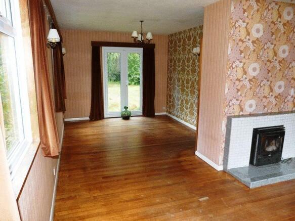 LOUNGE / DINING ROOM