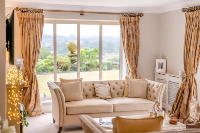 5 bed Detached for sale Image 10