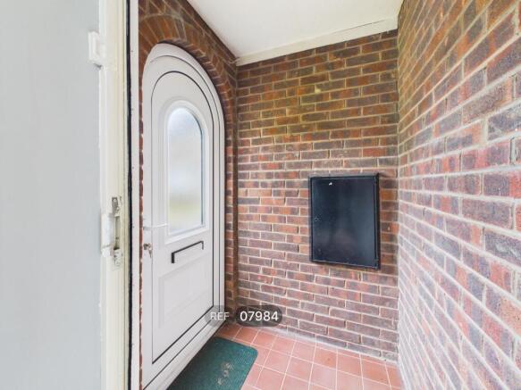 2 bed Terraced to rent Image 6